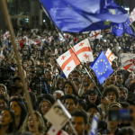 20000 Demonstration in Georgia waehrend Abgeordnete umstrittenes Gesetz zur „auslaendischen Einflussnahme