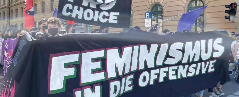 Arizonas Abtreibungsdilemma Frauen ueberwinden die Zwaenge eines veralteten Gesetzes