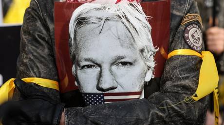 Assange feiert fuenf Jahre im britischen Gefaengnis – World