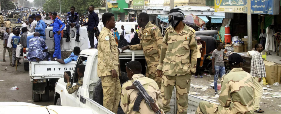 Bei einem Angriff sudanesischer Paramilitaers seien 25 Menschen getoetet worden