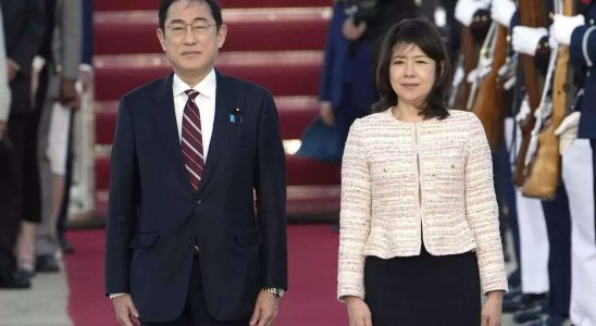 Biden begruesst den japanischen Premierminister zu einem Staatsbesuch mit Blick