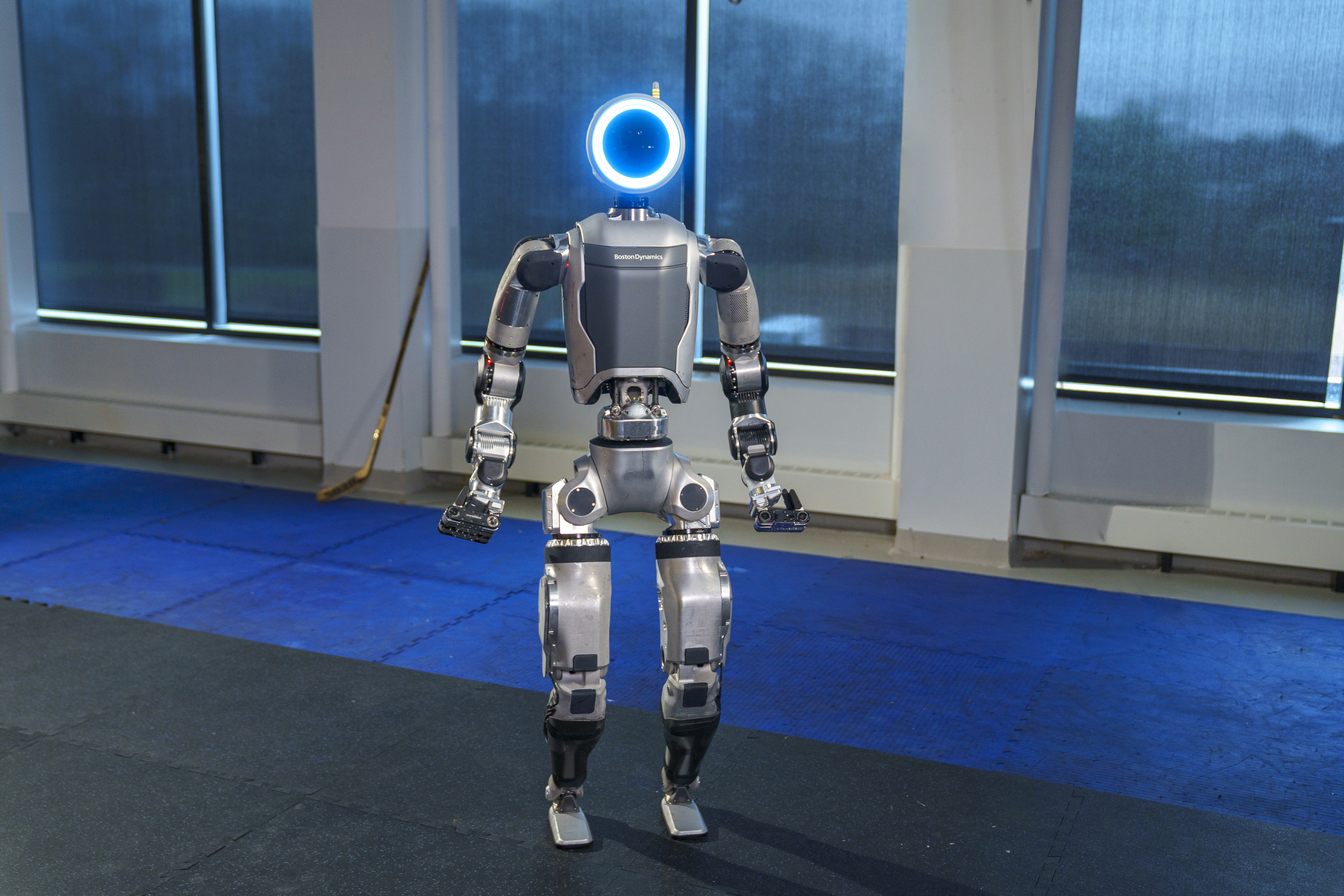 Der humanoide Roboter Atlas von Boston Dynamics wird elektrisch