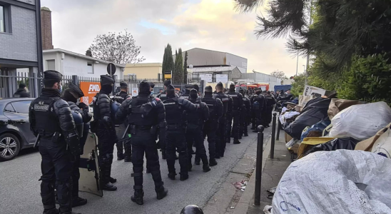 Die Pariser Polizei weist vor den Olympischen Spielen Hunderte Migranten
