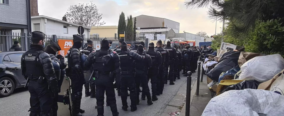 Die Pariser Polizei weist vor den Olympischen Spielen Hunderte Migranten