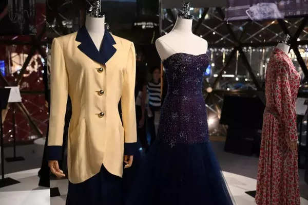 Die ikonischen Kleider von Prinzessin Diana werden vor der Auktion
