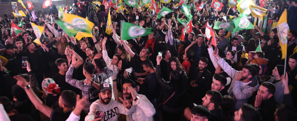 Die tuerkische Opposition schlaegt Erdogan bei entscheidenden Kommunalwahlen