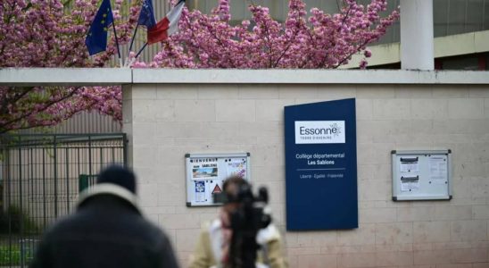 Frankreich Schueler stirbt nach Angriff waehrend Macron vor Gewalt unter