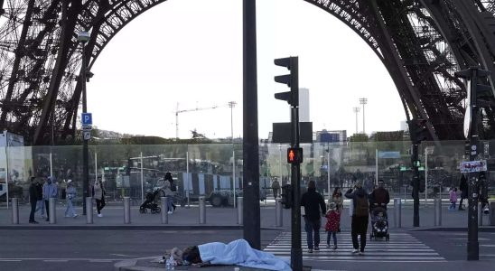 Franzoesische Polizei raeumt vor den Olympischen Spielen Hunderte aus verlassenem