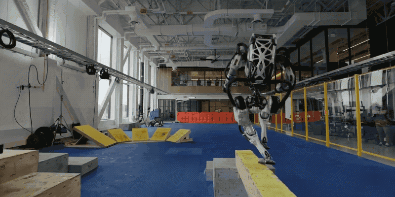 Humanoide Roboter lernen gut zu fallen