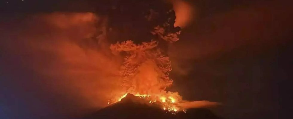 Indonesien warnt vor weiteren Ausbruechen eines abgelegenen Vulkans