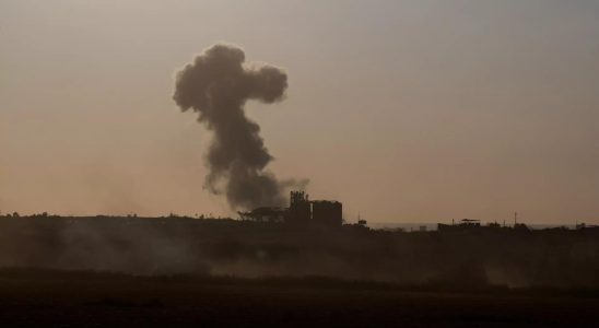 Israelische Panzer draengen zurueck in den noerdlichen Gazastreifen Kampfflugzeuge treffen