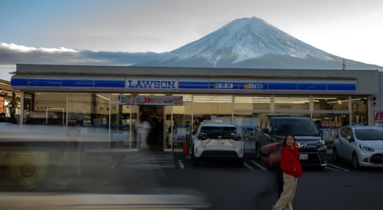 Japanische Stadt versperrt wegen laestigen Touristen den Blick auf den