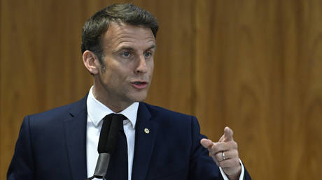 Macron kritisiert Moskaus Behauptung einer franzoesischen Rolle bei Terroranschlag –