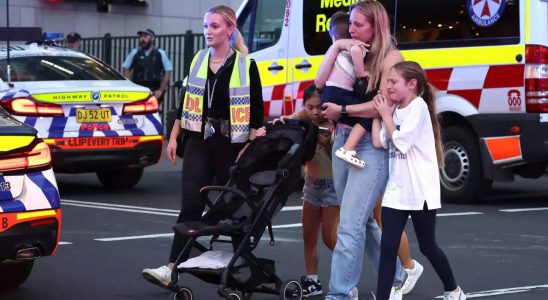 Mahnwache fuer Opfer des Angriffs auf ein Einkaufszentrum in Sydney