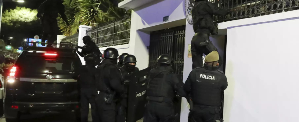 Mexiko bricht die Beziehungen zu Ecuador ab nachdem die Polizei