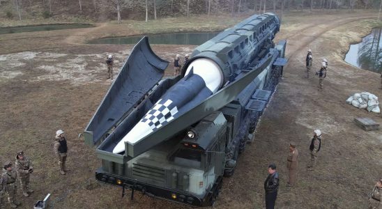 Nordkorea hat nach eigenen Angaben eine neue Feststoff Mittelstreckenrakete mit Hyperschallsprengkopf