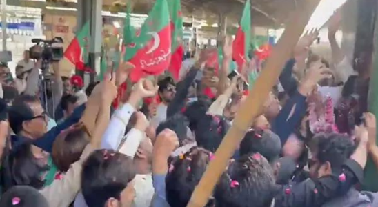 Pakistan Tehreek e Insaf veranstaltet „Zugmarsch und verspricht den Kampf fuer die