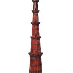 Qutb Minar Modell aus Teakholz kommt im britischen Auktionshaus unter den