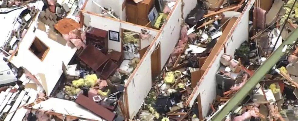 Tornados toeten zwei Menschen in Oklahoma Gouverneur verhaengt Ausnahmezustand fuer