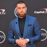Travis Kelce moderiert Are You Smarter Than A Celebrity