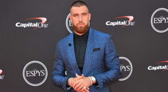 Travis Kelce moderiert Are You Smarter Than A Celebrity
