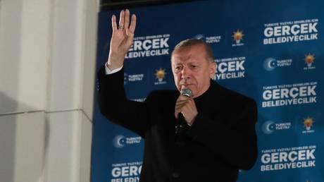 Tuerkiyes Erdogan raeumt die Niederlage der Regierungspartei gegenueber der Opposition
