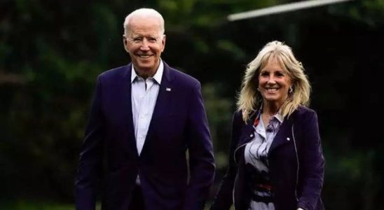 US Praesident Joe Biden und First Lady Jill Biden gruessen Mahavir