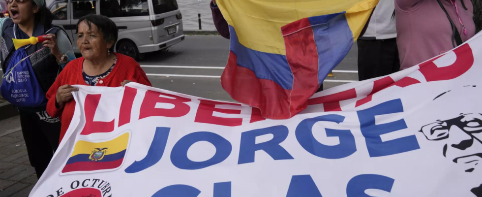 Venezuela schliesst die Botschaft in Ecuador um gegen die Razzia