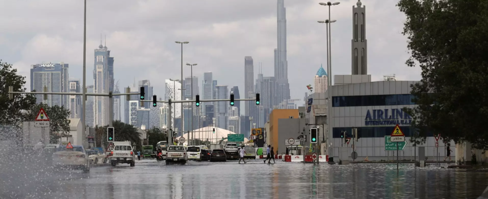 Was verursachte den Sturm der Dubai zum Stillstand brachte