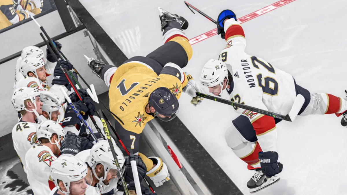 Zwei Eishockeyspieler kämpfen in NHL 24.