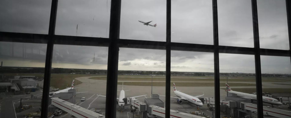 Zwei Flugzeuge kollidieren am Flughafen Heathrow