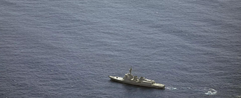 Zwei japanische Marinehubschrauber stuerzen waehrend des Trainings im Pazifischen Ozean