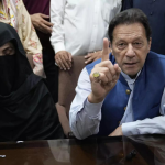 „Tropfen Toilettenreiniger im Essen von Imran Khans Frau Bushra Bibi