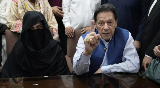 „Tropfen Toilettenreiniger im Essen von Imran Khans Frau Bushra Bibi