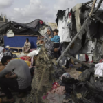 1716923586 „Wir haben nichts Waehrend Israel Rafah angreift leben Palaestinenser in
