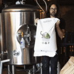 Abu Dhabi einst eine unerschlossene Wuestenstadt eroeffnet seine erste Brauerei