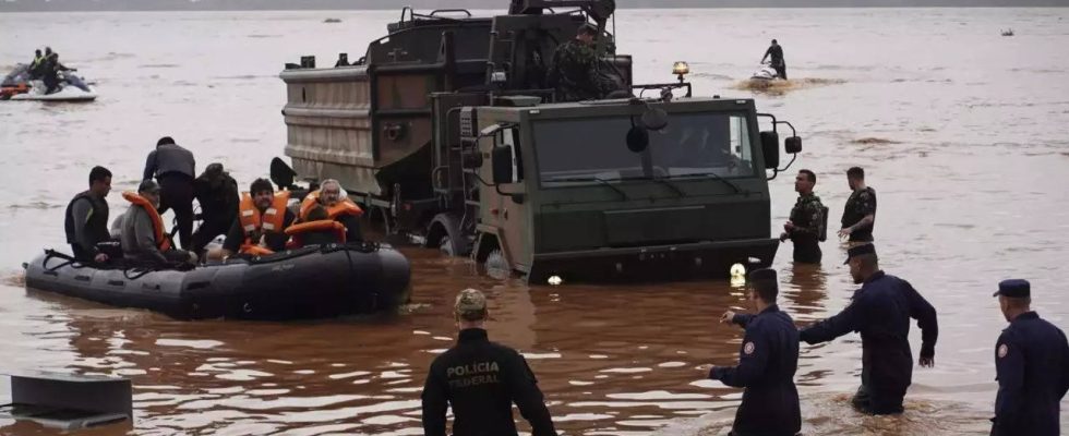 Bei Ueberschwemmungen im Sueden Brasiliens kommen 55 Menschen ums Leben