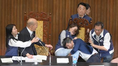 Chaos bricht im taiwanesischen Parlament aus VIDEO – World