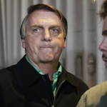 Der fruehere brasilianische Praesident Jair Bolsonaro wurde mit einer Hautinfektion