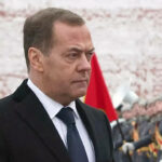 Der fruehere russische Praesident Medwedew droht der Nato mit „Spezialmunition