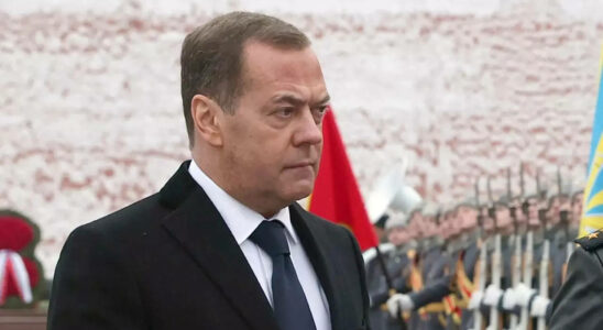 Der fruehere russische Praesident Medwedew droht der Nato mit „Spezialmunition
