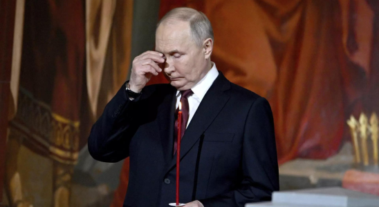 Der russische Praesident Wladimir Putin nimmt am Ostergottesdienst teil der