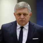 Der slowakische Ministerpraesident Robert Fico ist nach Schusswunden aus dem