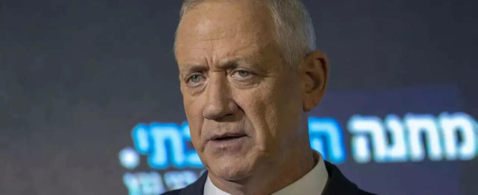 Die Partei eines Mitglieds des Israel Kriegskabinetts legt Gesetzentwurf fuer vorgezogene