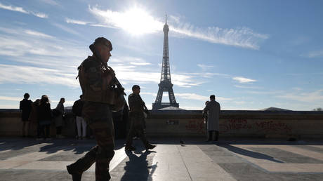 Frankreich plant Militaerausbilder in die Ukraine zu schicken – Reuters