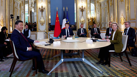 Frankreich und die EU ueben Druck auf China wegen der