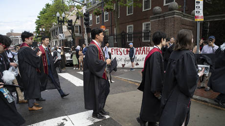 Harvard Absolventen veranstalten Abschlussstreik wegen Gaza VIDEO — World