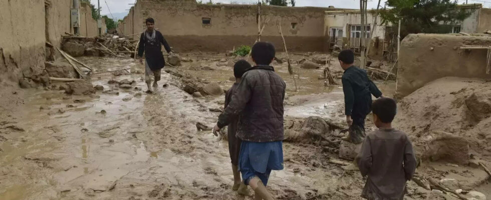 Heftige Regenfaelle loesten im Norden Afghanistans Sturzfluten aus bei denen