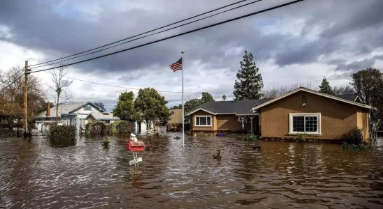 Hunderte wurden vor Ueberschwemmungen in Texas gerettet waehrend das Wasser