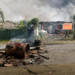 In Neukaledonien wird eine Ausgangssperre verhaengt nachdem Unruhen das franzoesische